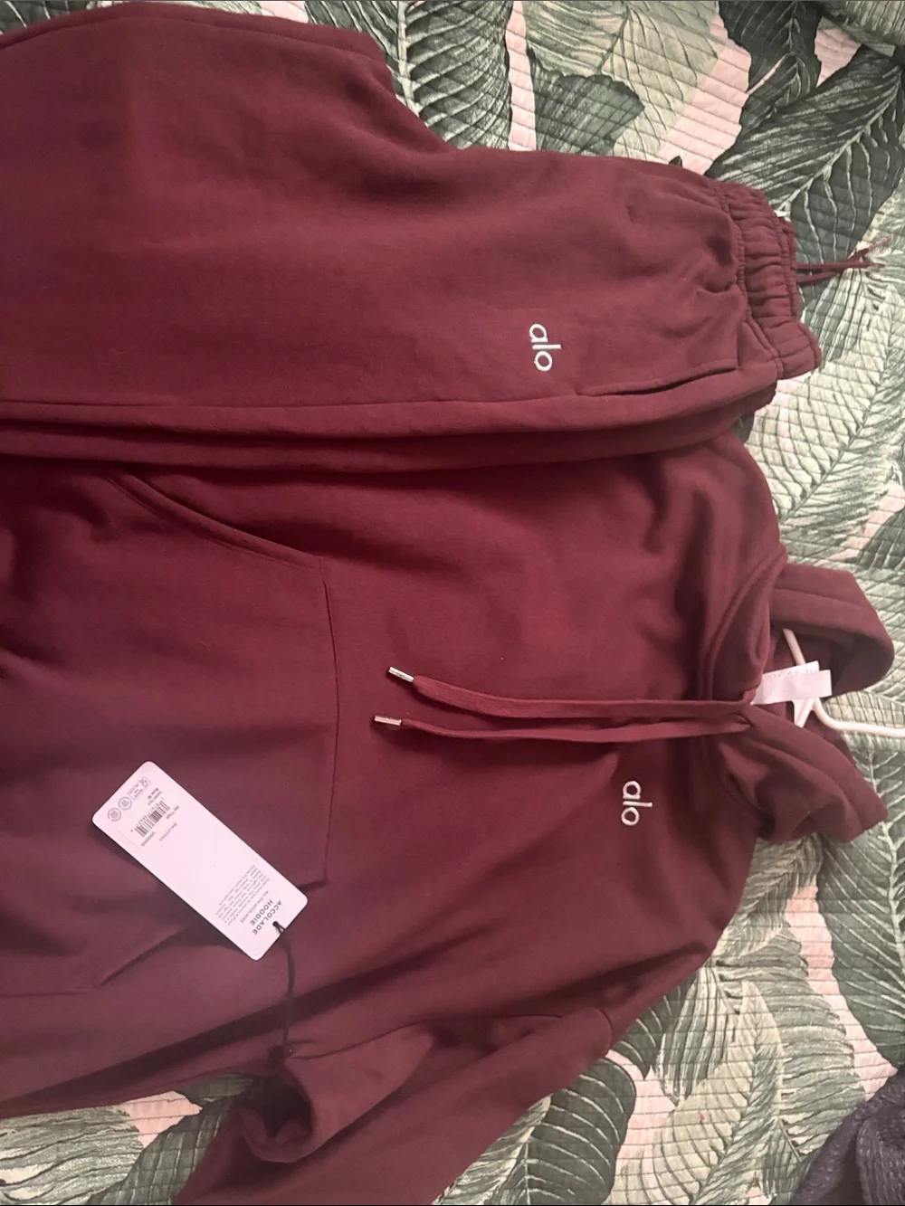 ALO Yoga Women’s Crewneck Hoodie size medium NWT & small ALO sweats worn once